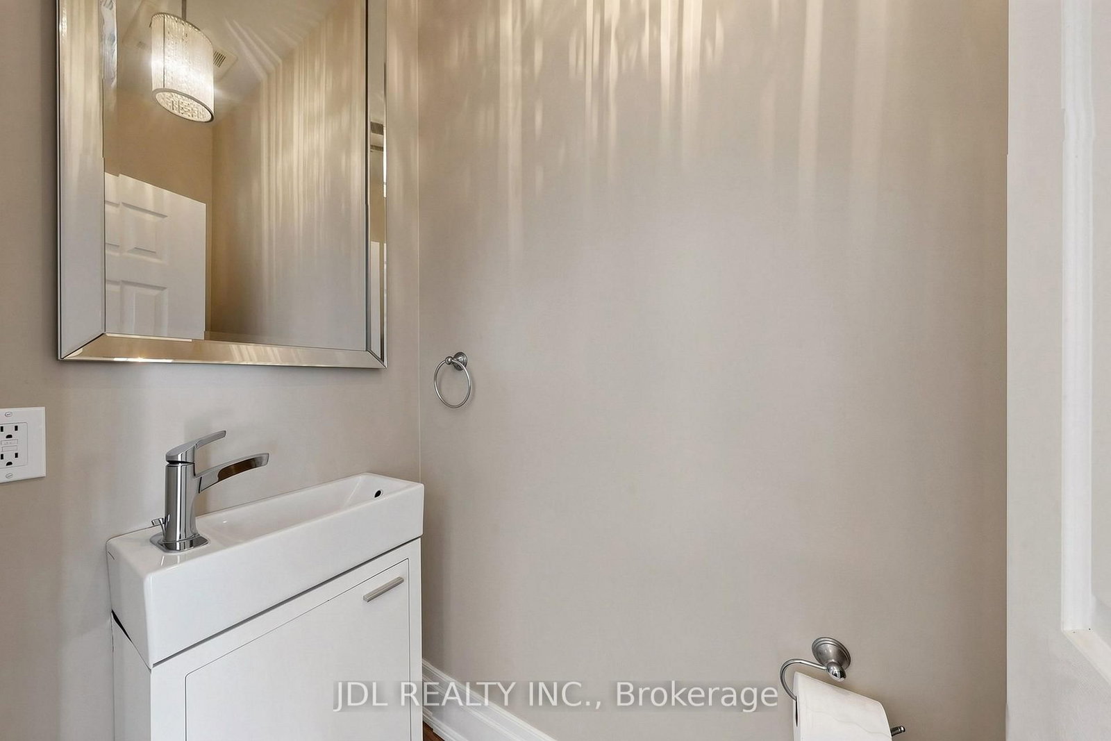 831 Pape Avenue • Toronto, ON photo 15