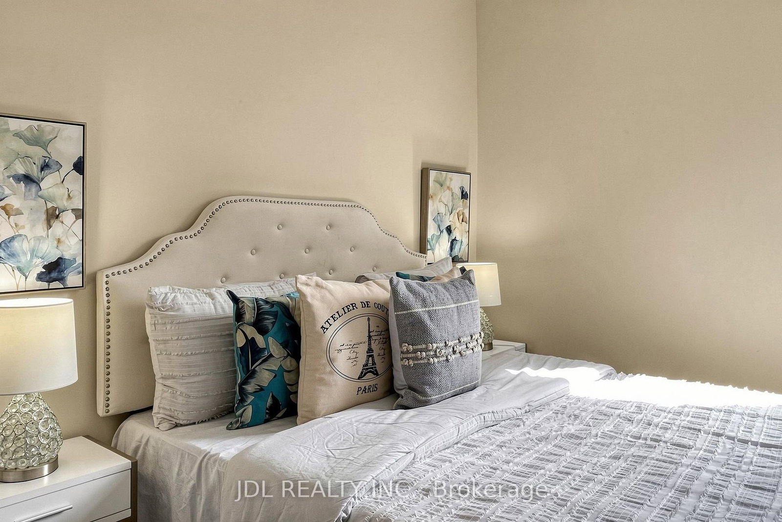 831 Pape Avenue • Toronto, ON photo 23