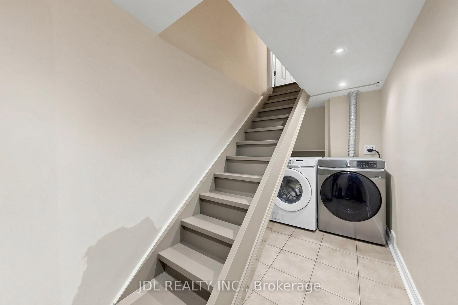 831 Pape Avenue • Toronto, ON photo 26