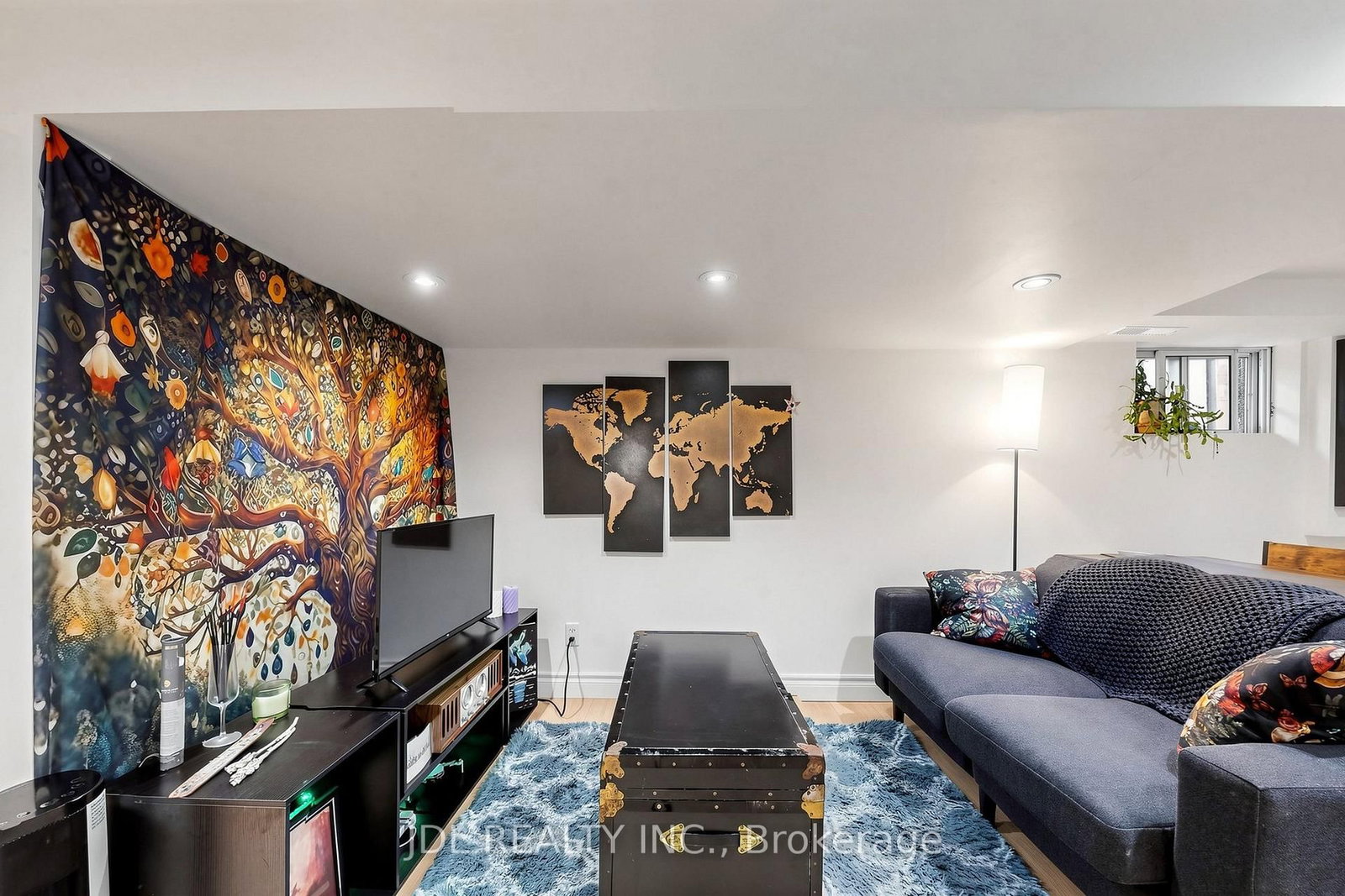 831 Pape Avenue • Toronto, ON photo 27