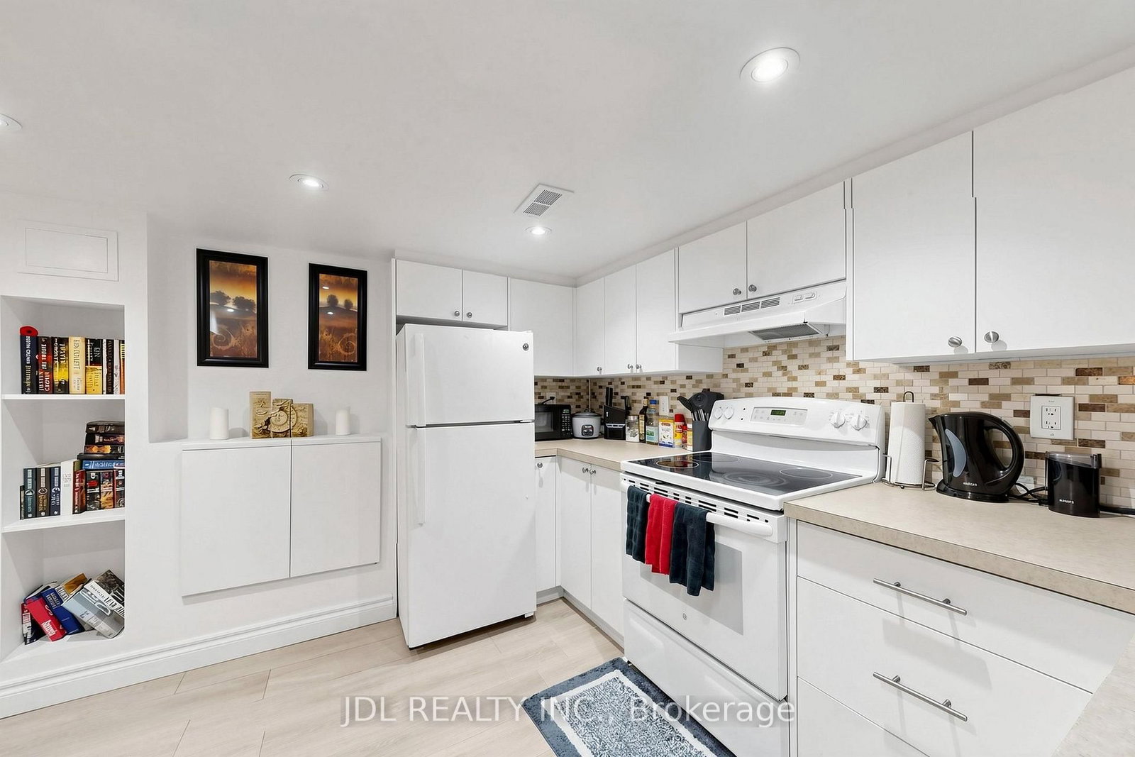 831 Pape Avenue • Toronto, ON photo 29