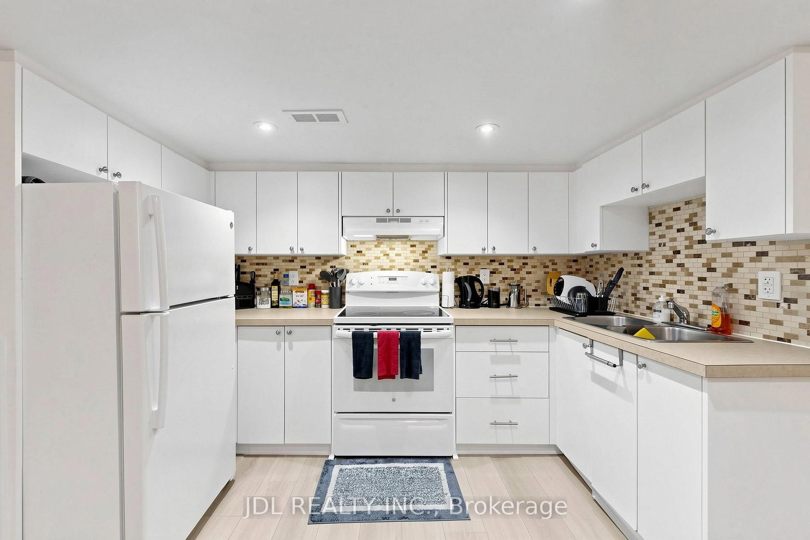 831 Pape Avenue • Toronto, ON photo 30