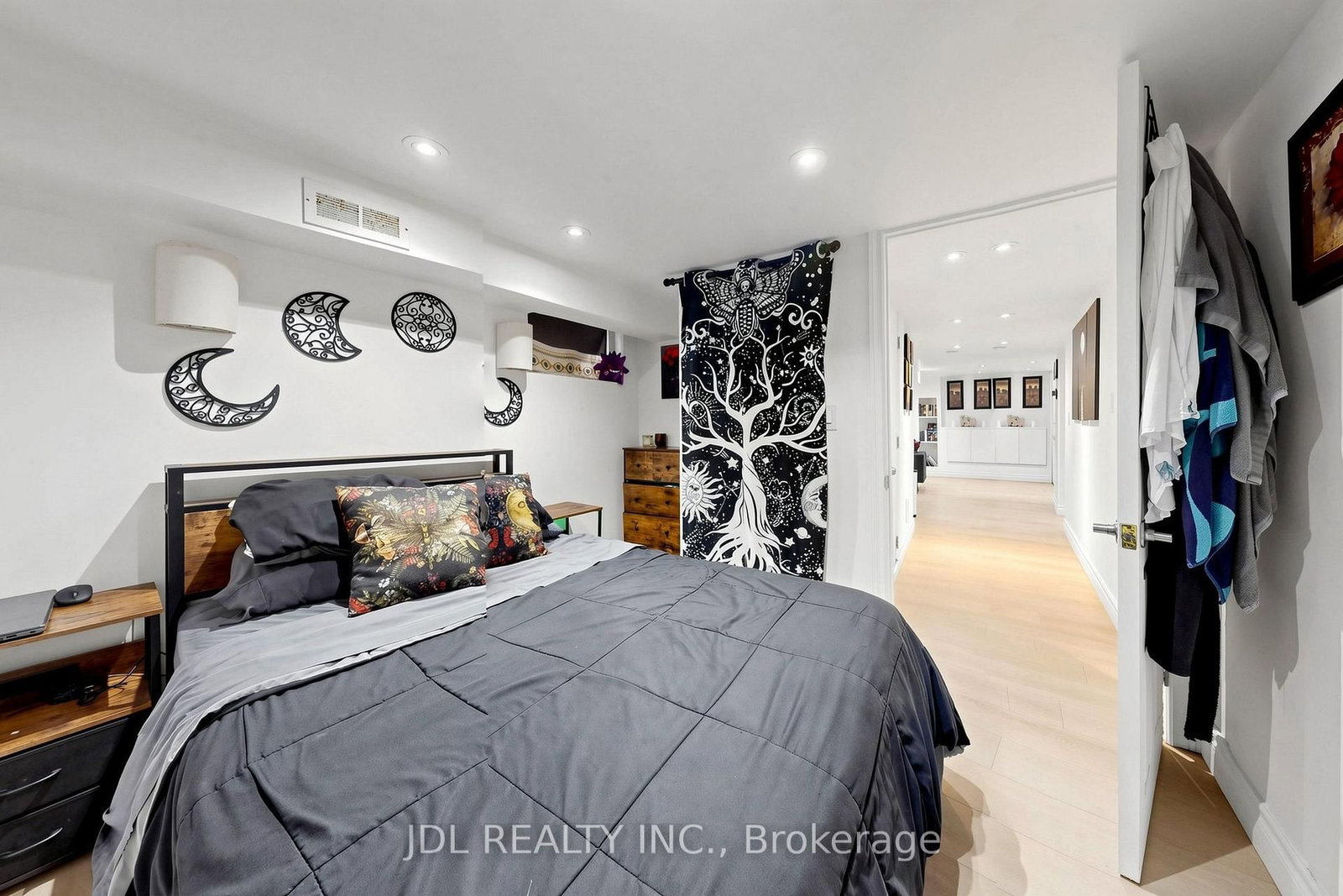 831 Pape Avenue • Toronto, ON photo 31