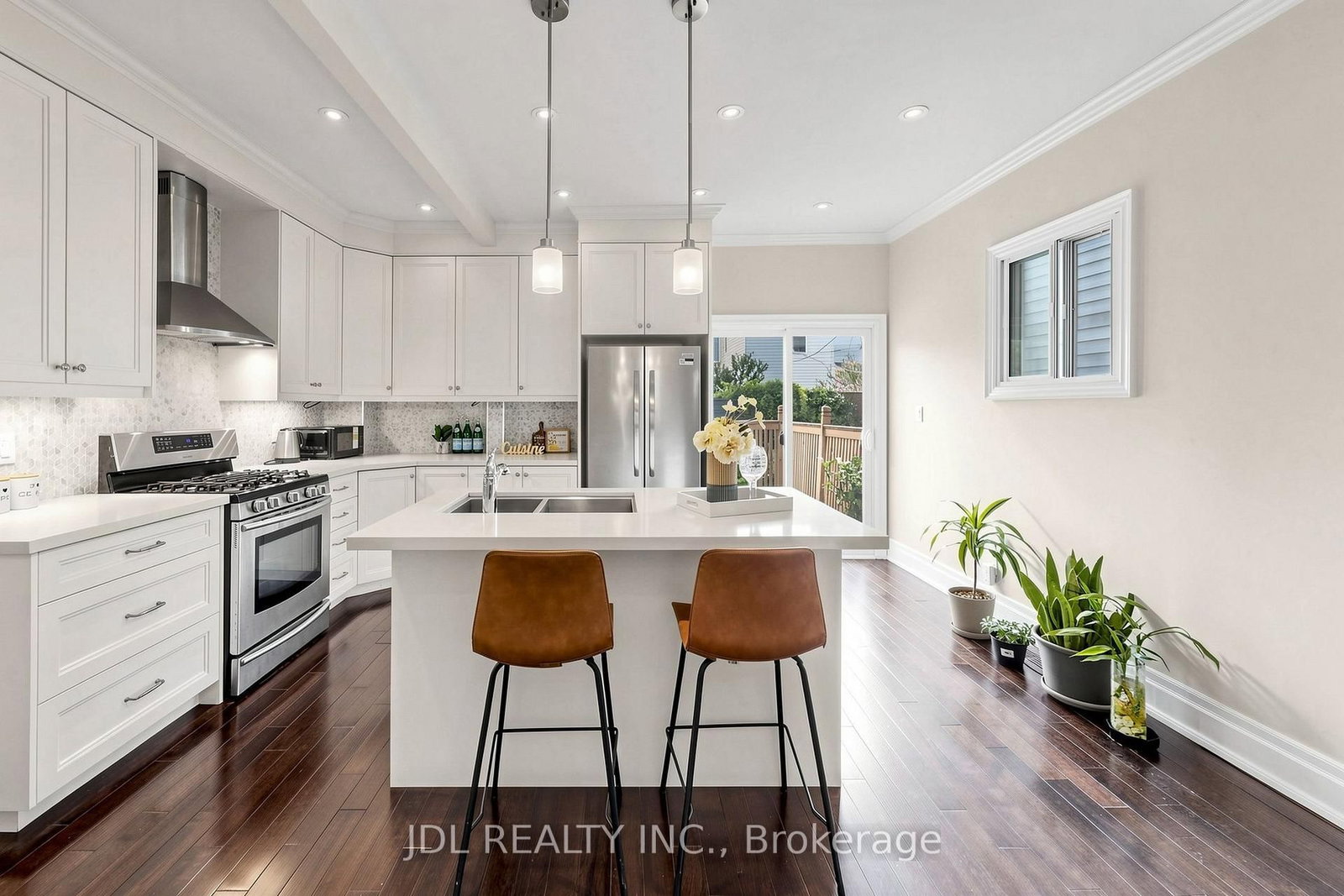 831 Pape Avenue • Toronto, ON photo 9