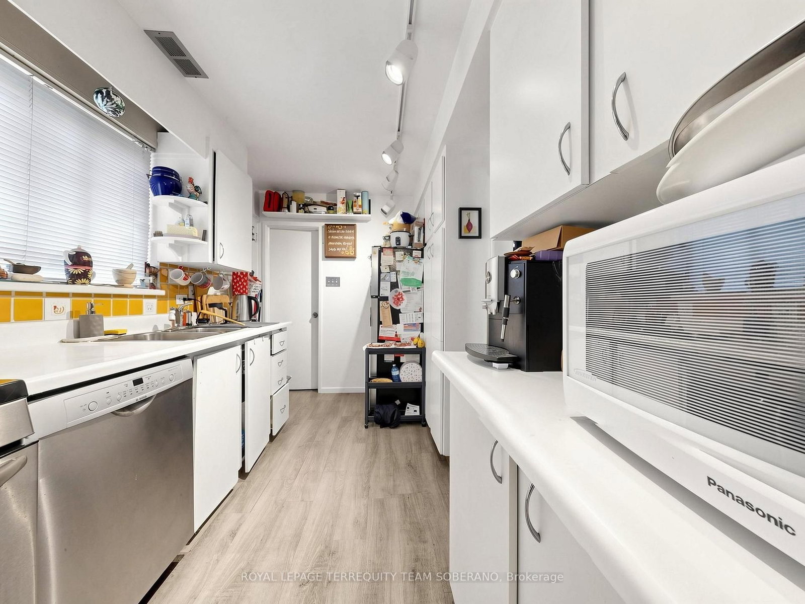 14 Rosswood Crescent • Toronto, ON photo 12