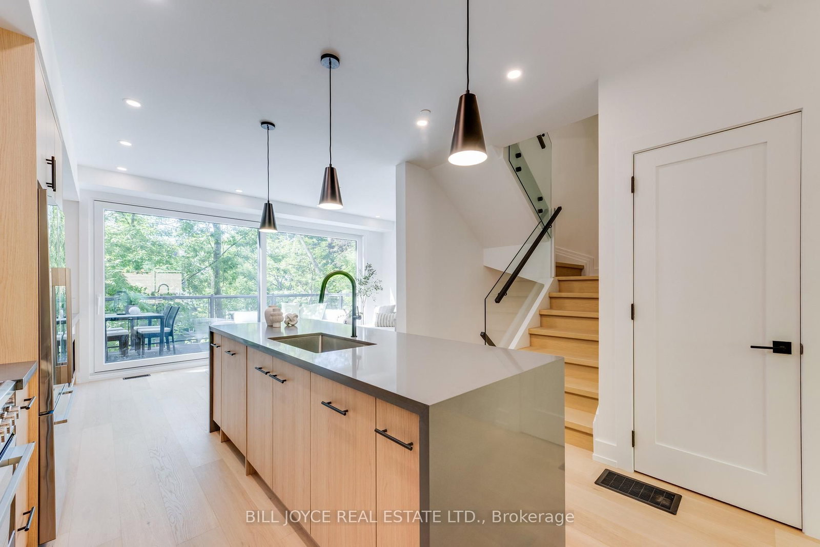350 Lee Avenue • Toronto, ON photo 13