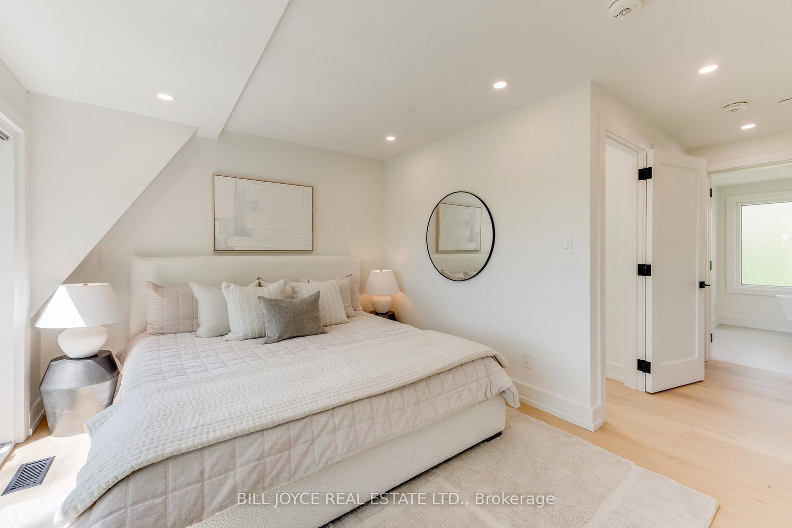 350 Lee Avenue • Toronto, ON photo 31