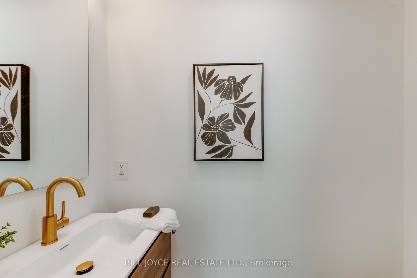 350 Lee Avenue • Toronto, ON photo 8