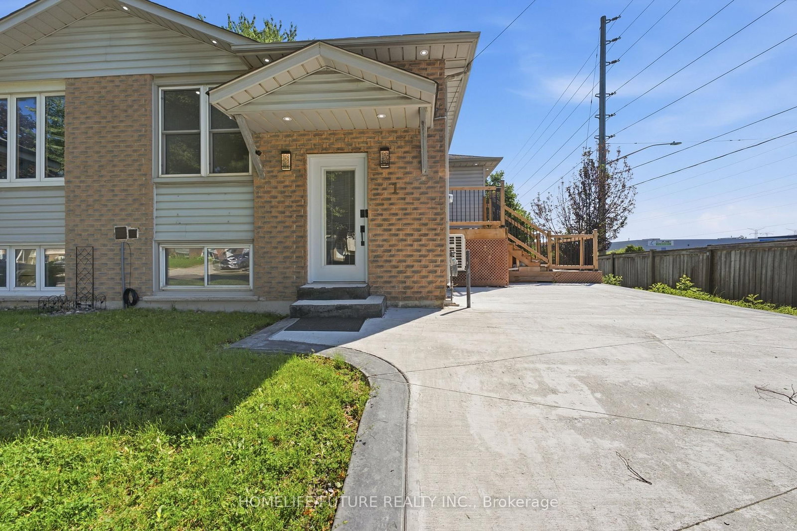 1 Lockhart Gate • Clarington, ON photo 2