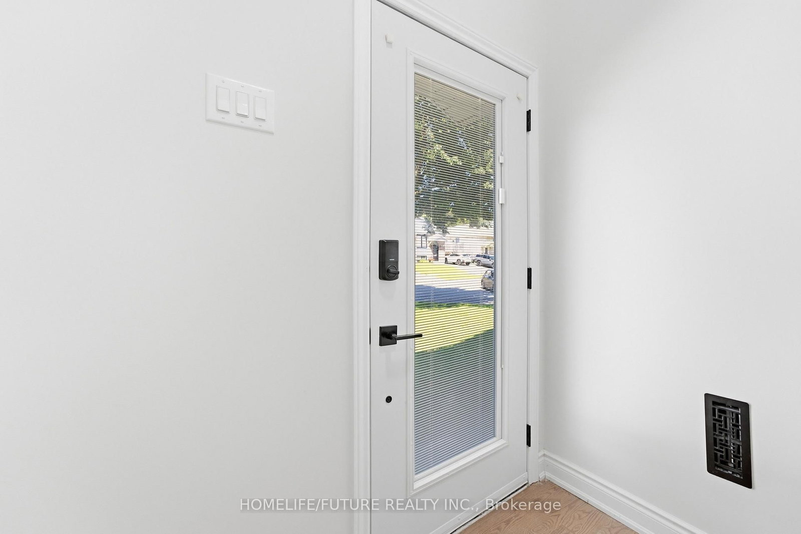 1 Lockhart Gate • Clarington, ON photo 3