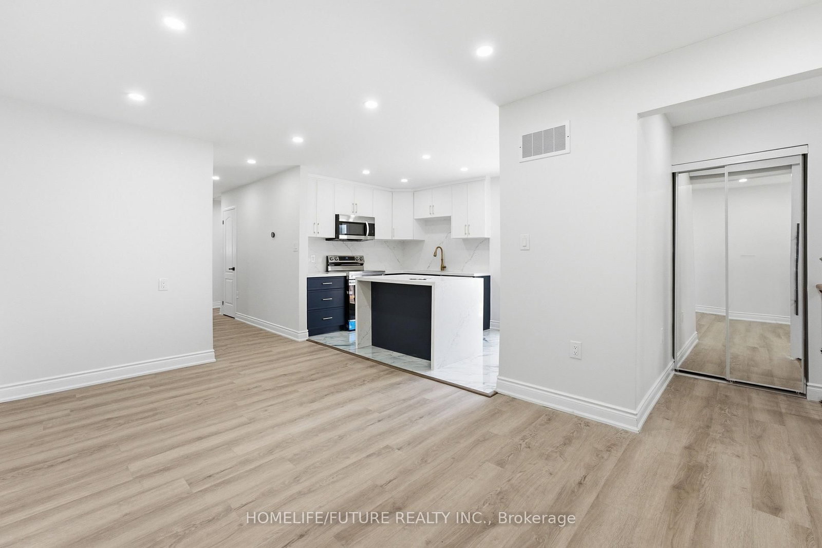 1 Lockhart Gate • Clarington, ON photo 4
