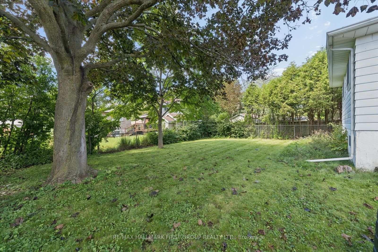 13 Lawrie Road • Ajax, ON photo 19