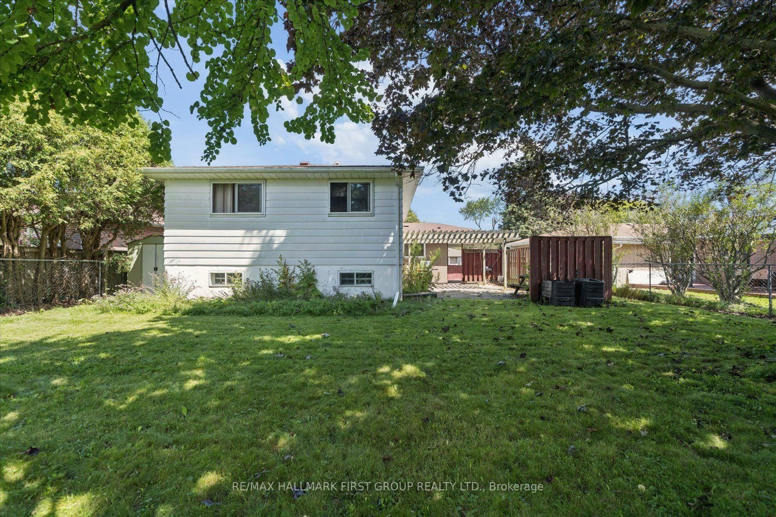 13 Lawrie Road • Ajax, ON photo 20