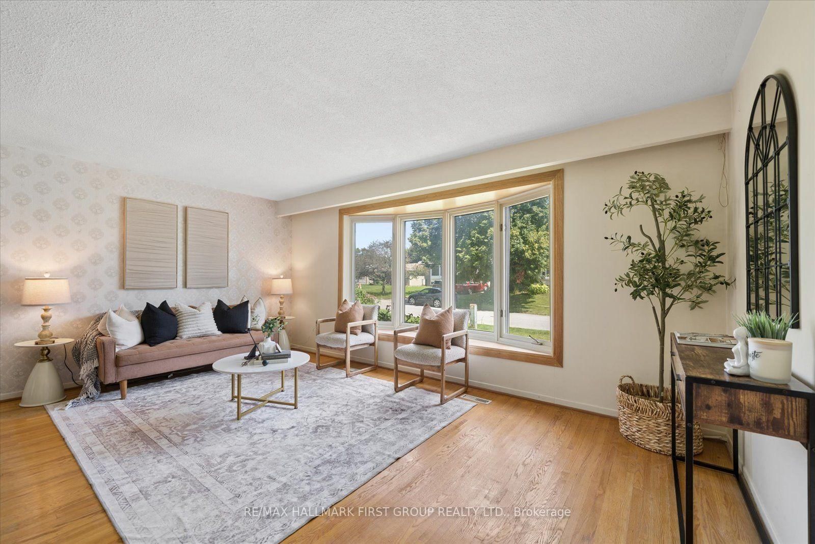 13 Lawrie Road • Ajax, ON photo 3