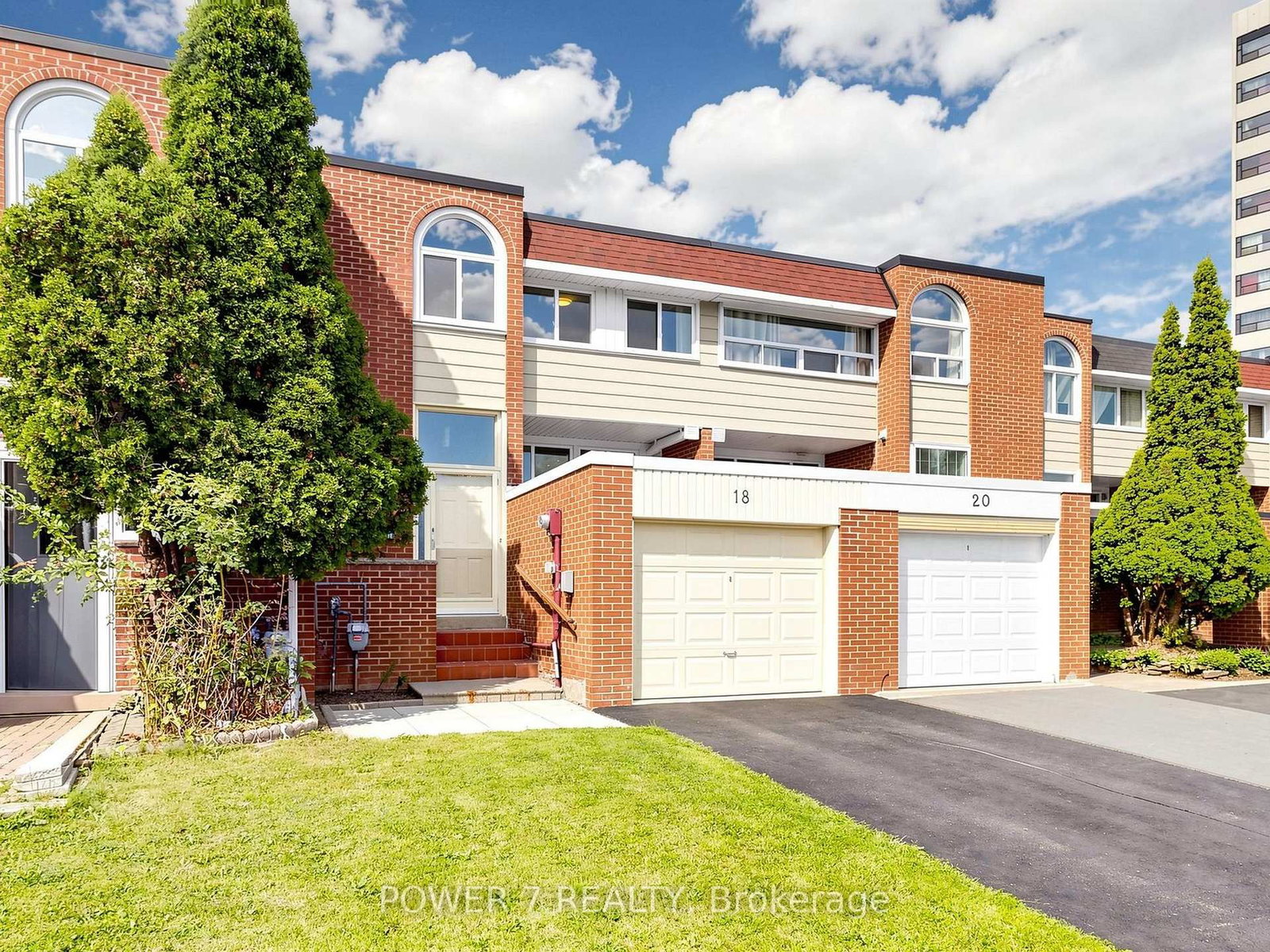 18 Sprucewood Court • Toronto, ON photo 2