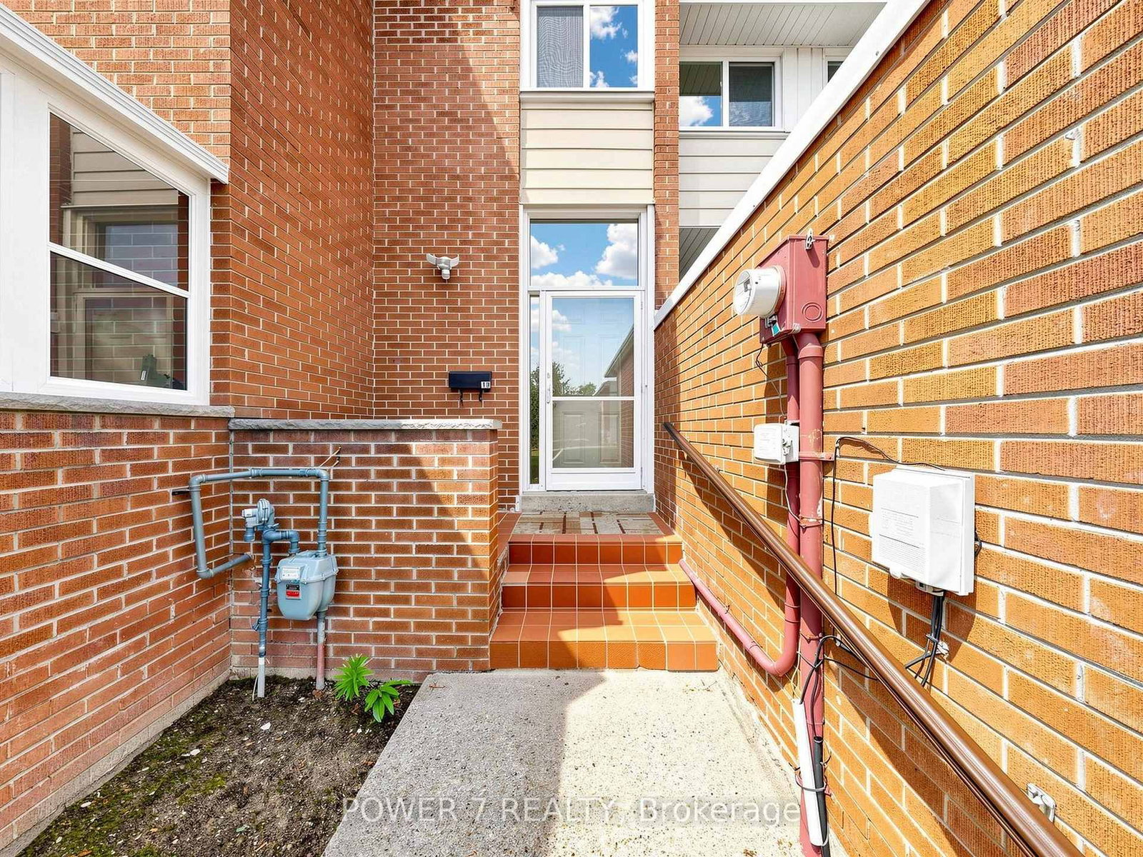 18 Sprucewood Court • Toronto, ON photo 3