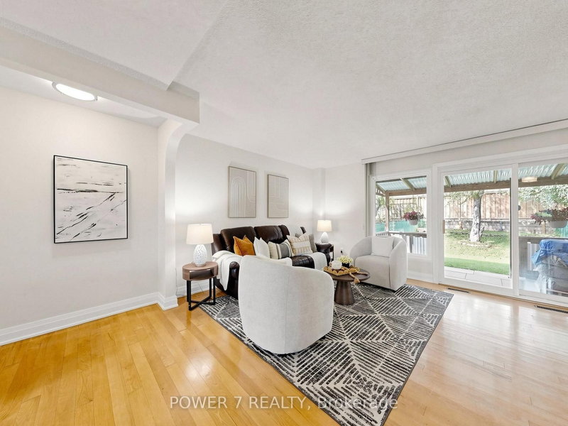 18 Sprucewood Crt photo 4