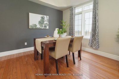 433 Woodsmere Crescent • Pickering, ON photo 8