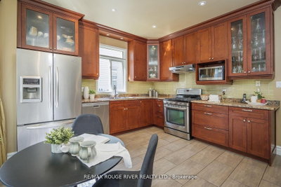 433 Woodsmere Crescent • Pickering, ON photo 9