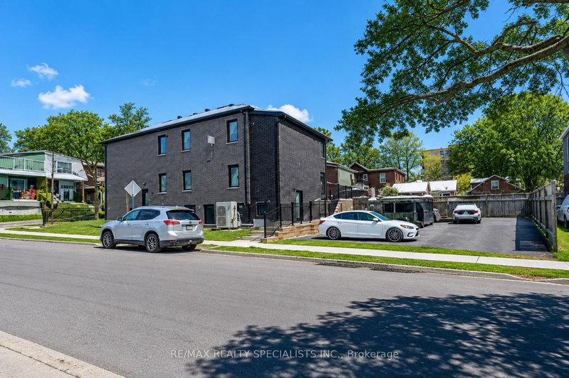 1659 Gerrard Street, Toronto