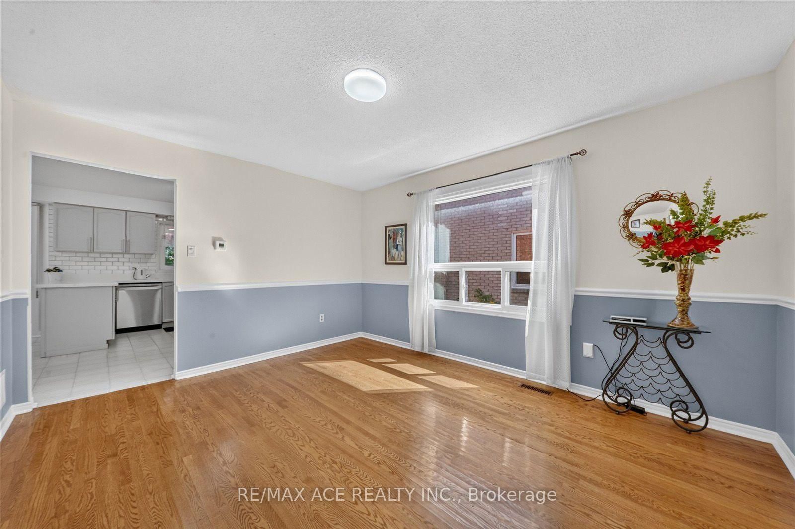 2504 Linwood Street • Pickering, ON photo 13