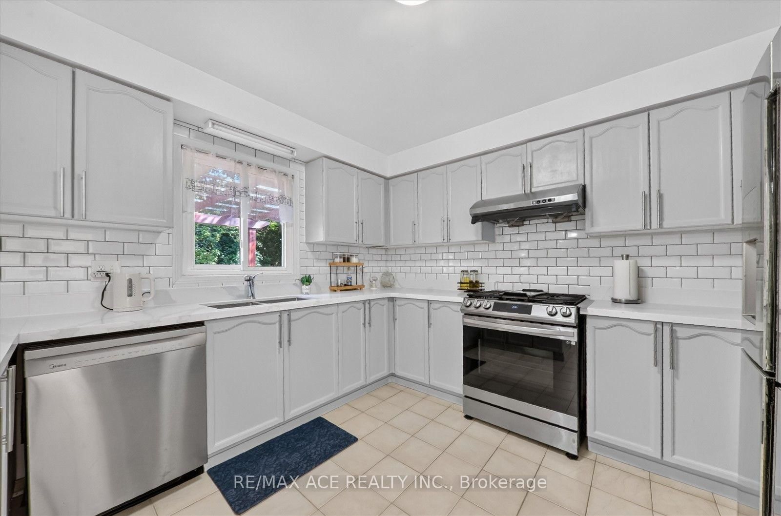 2504 Linwood Street • Pickering, ON photo 16