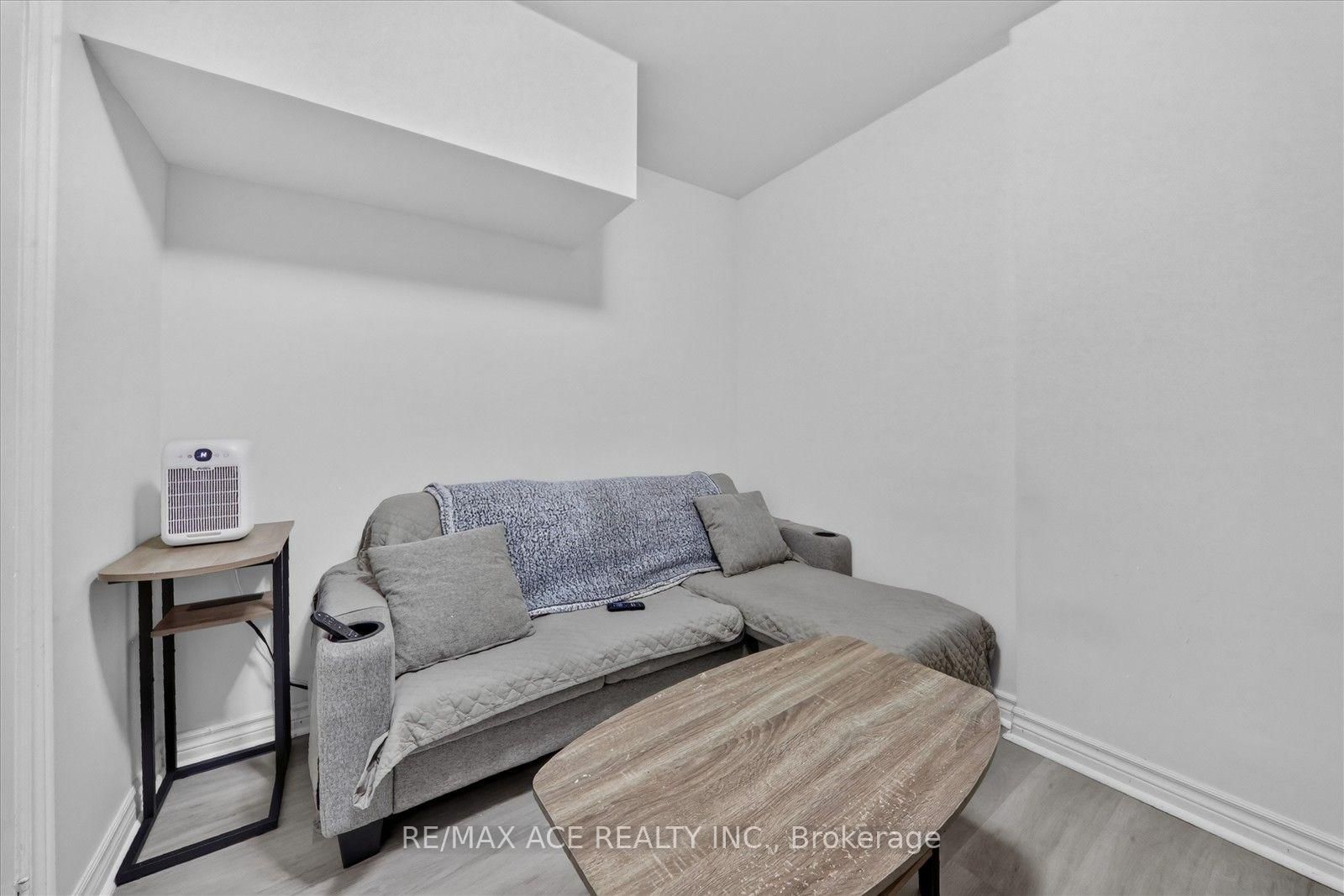 2504 Linwood Street • Pickering, ON photo 43