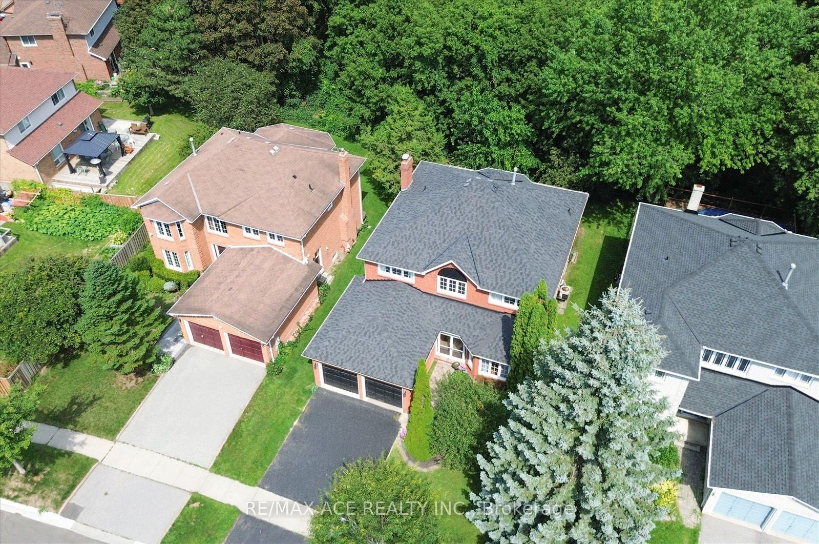 2504 Linwood Street • Pickering, ON photo 6