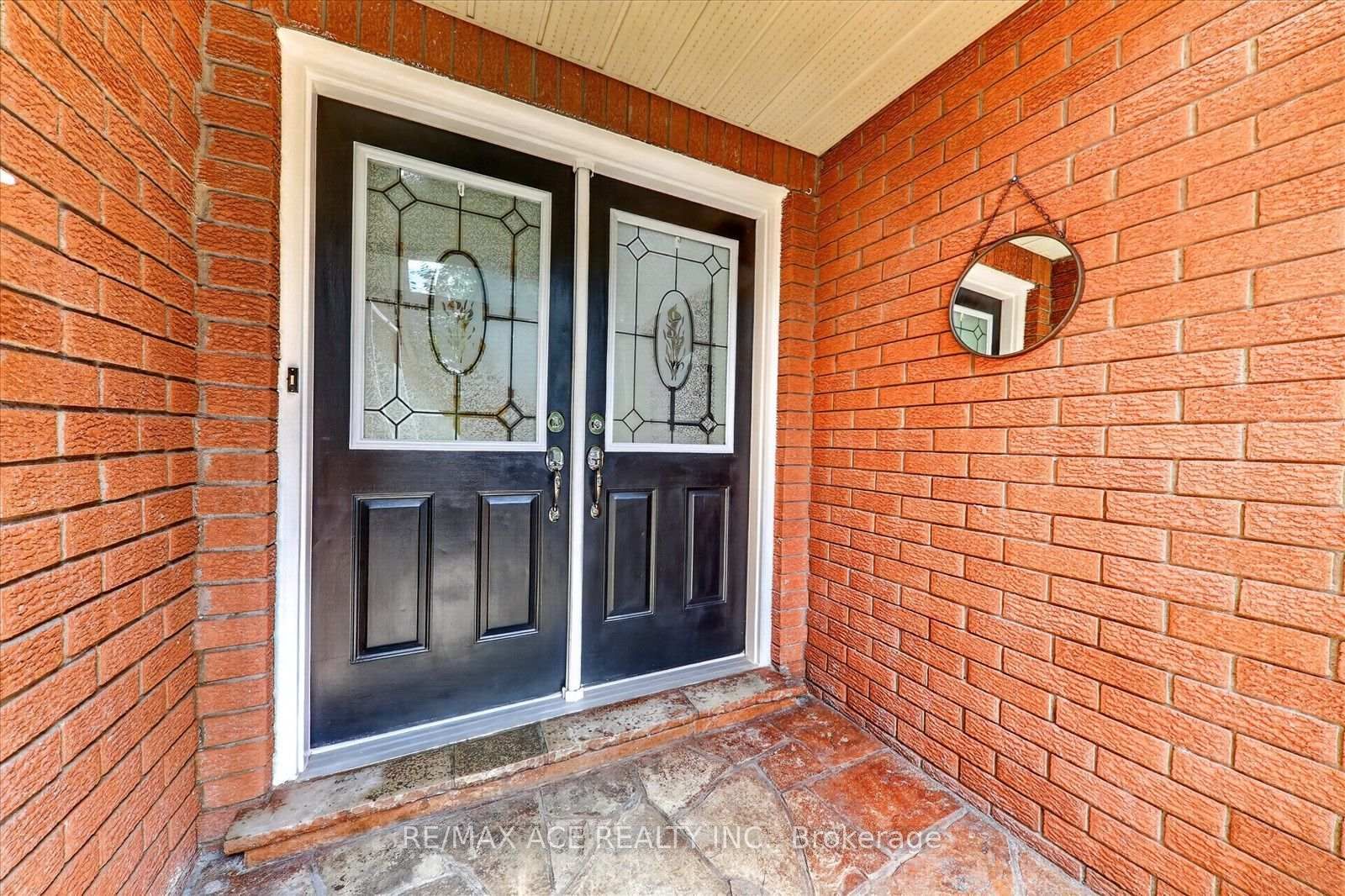 2504 Linwood Street • Pickering, ON photo 8