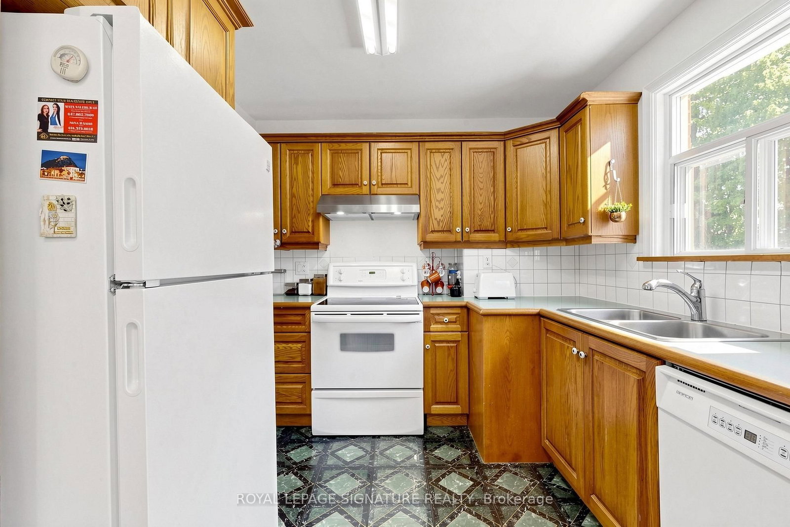 38 Lingarde Drive • Toronto, ON photo 12