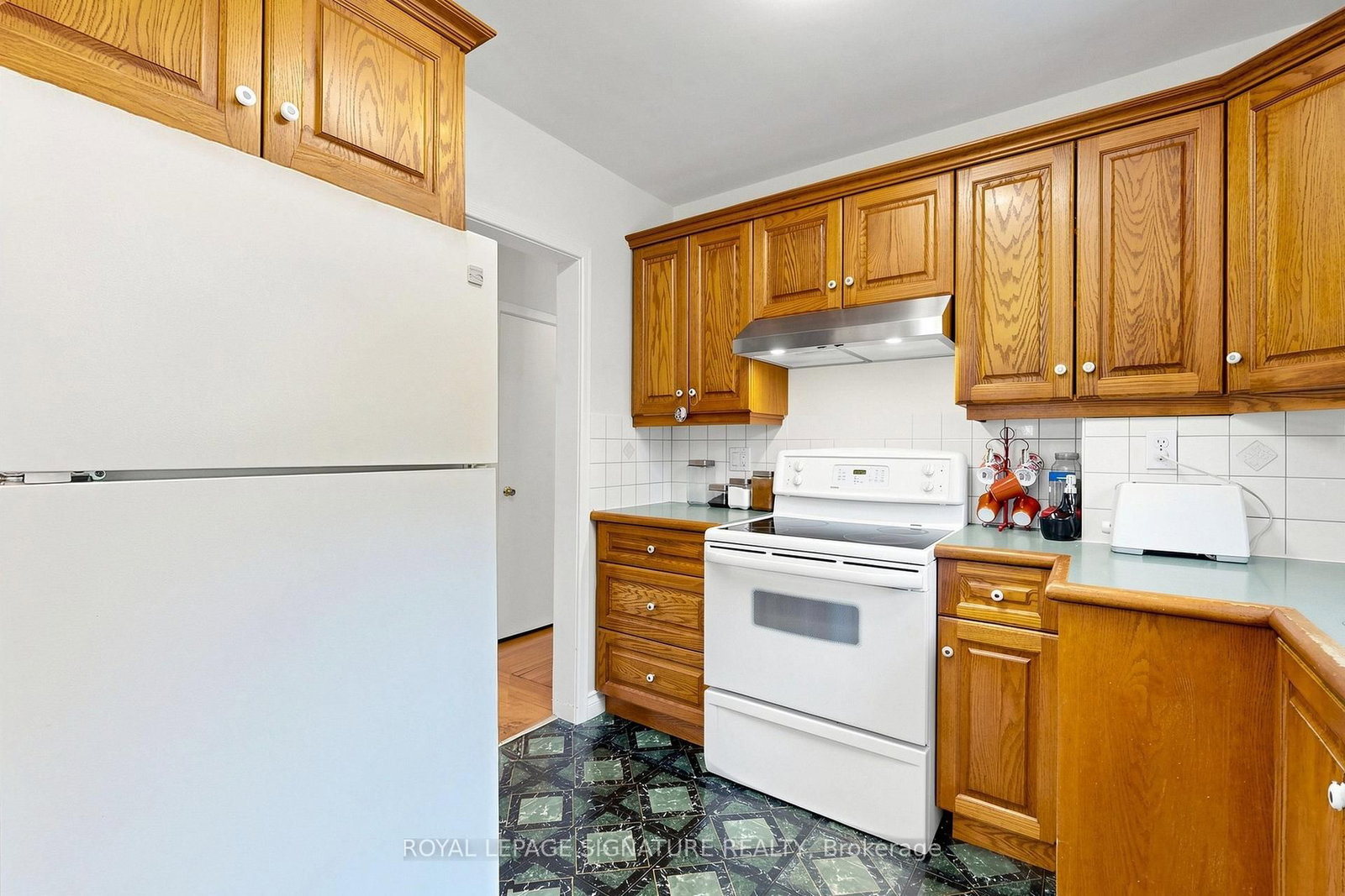 38 Lingarde Drive • Toronto, ON photo 13