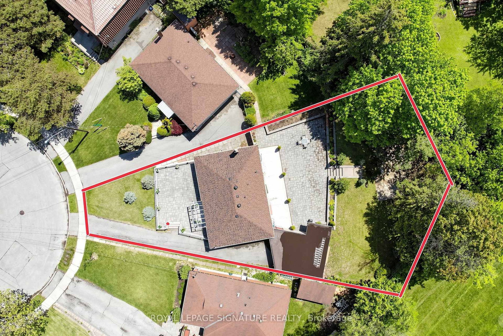 38 Lingarde Drive • Toronto, ON photo 5