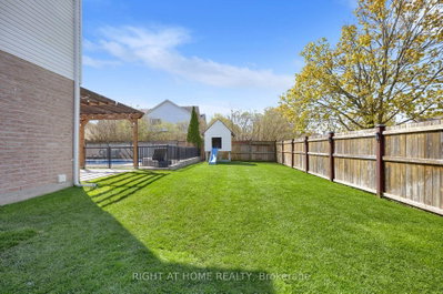 75 Auburn Lane • Clarington, ON photo 4