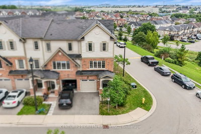 36 Comfort Way • Whitby, ON photo 4