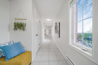 36 Comfort Way • Whitby, ON photo 5
