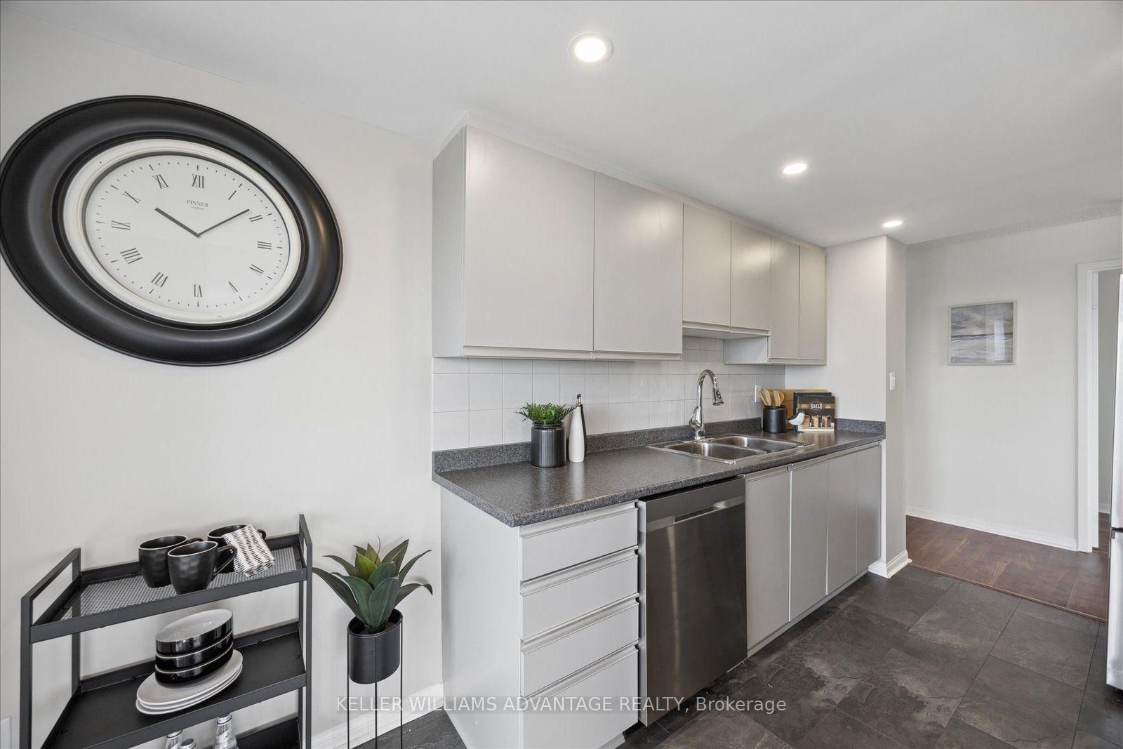 712 Rossland Road E • #903 • Whitby, ON photo 5