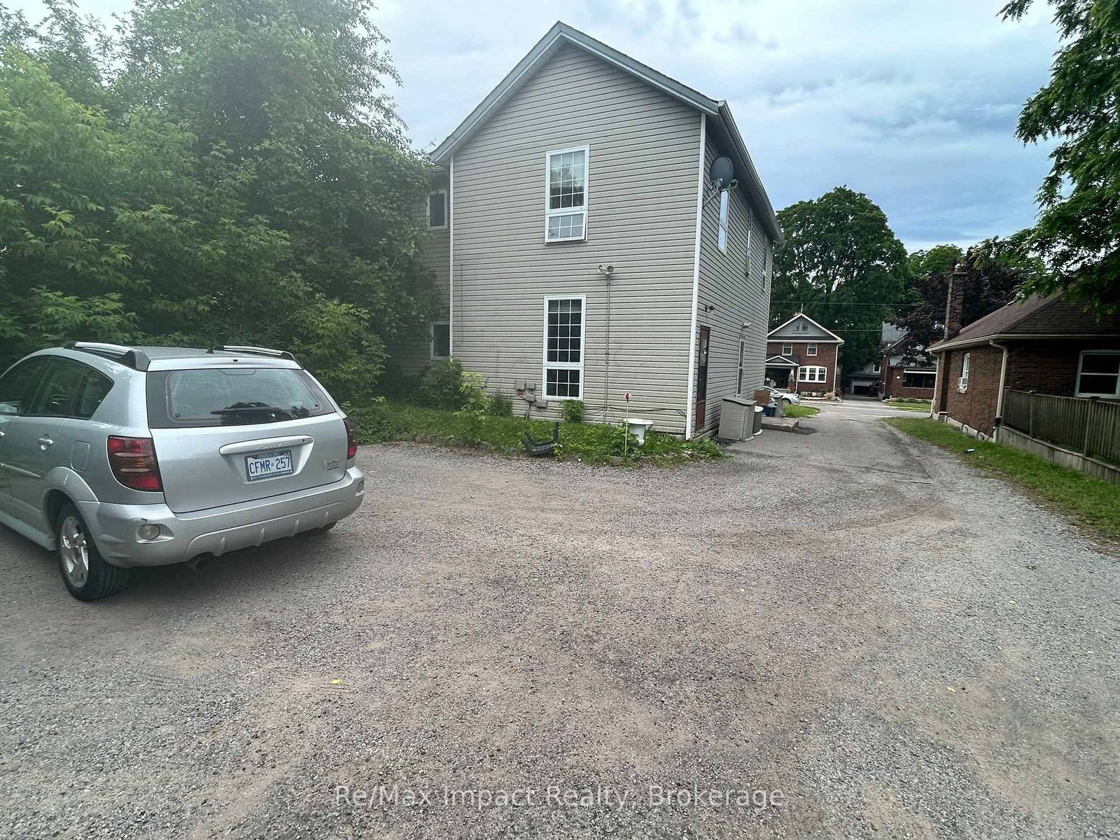 292 William St, Oshawa, view 3