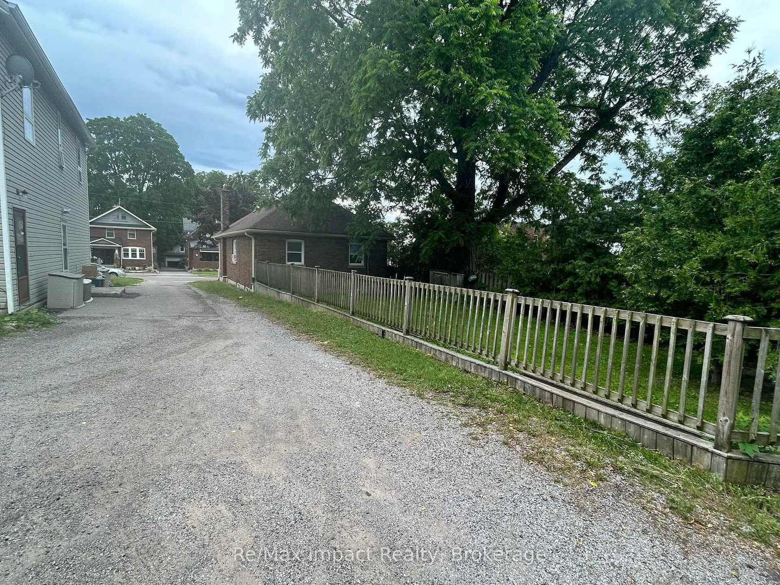 292 William St, Oshawa, view 4