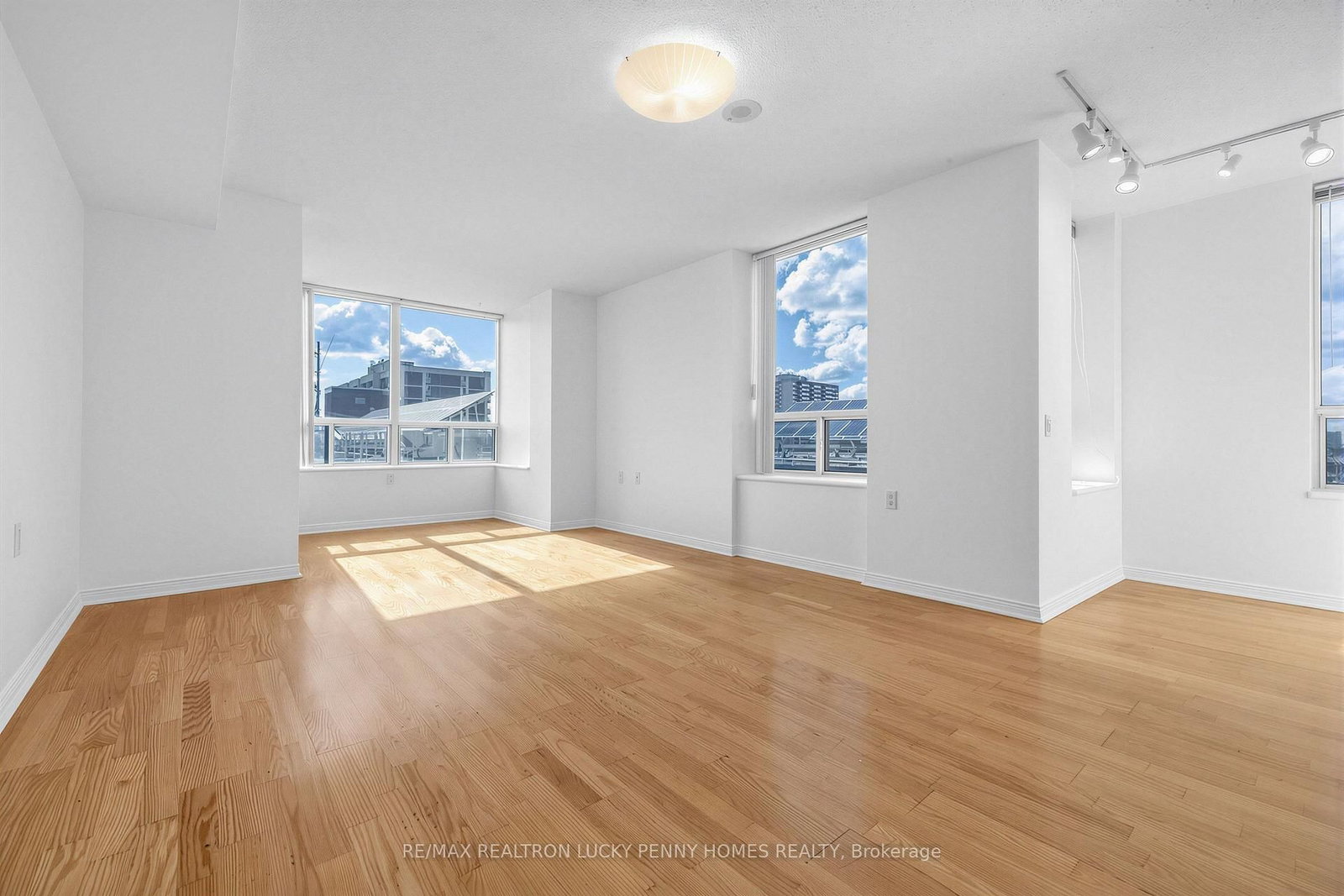 2800 Warden Toronto,ON M1W 3Z6 — Photo 10