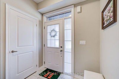 33 Aldridge Lane • Clarington, ON photo 6