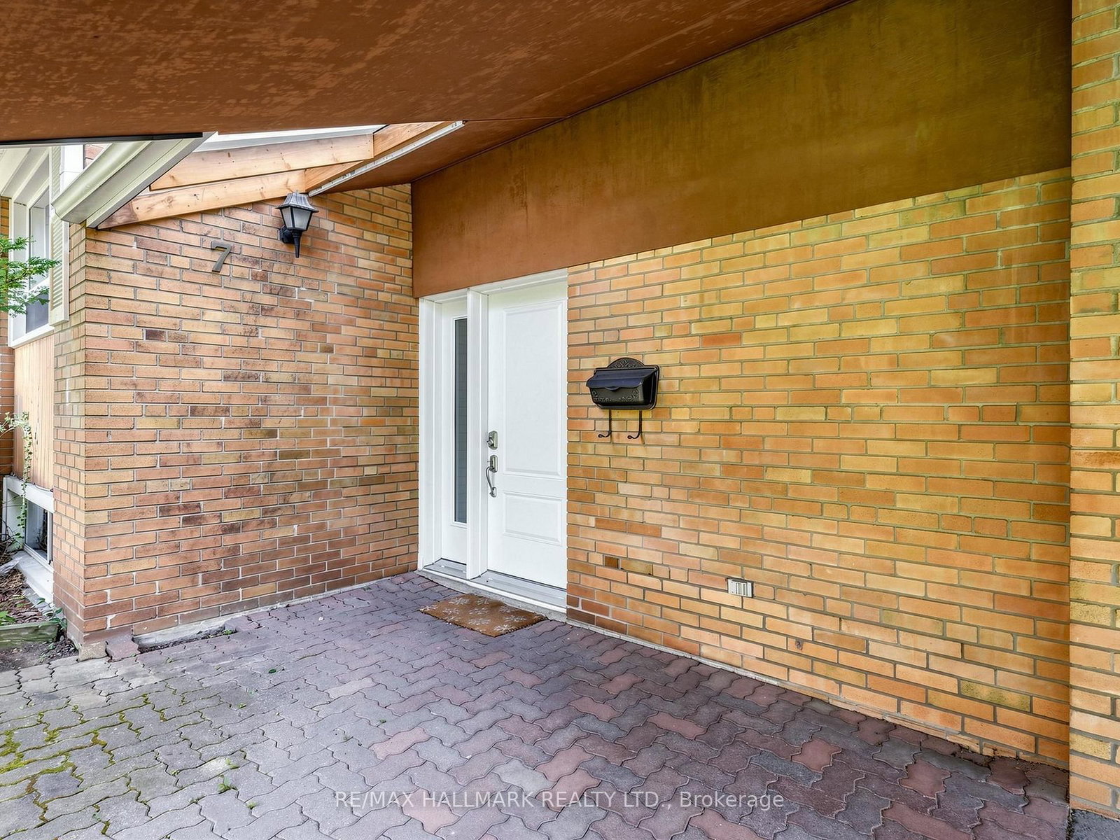 7 Panmure Crescent • Toronto, ON photo 3