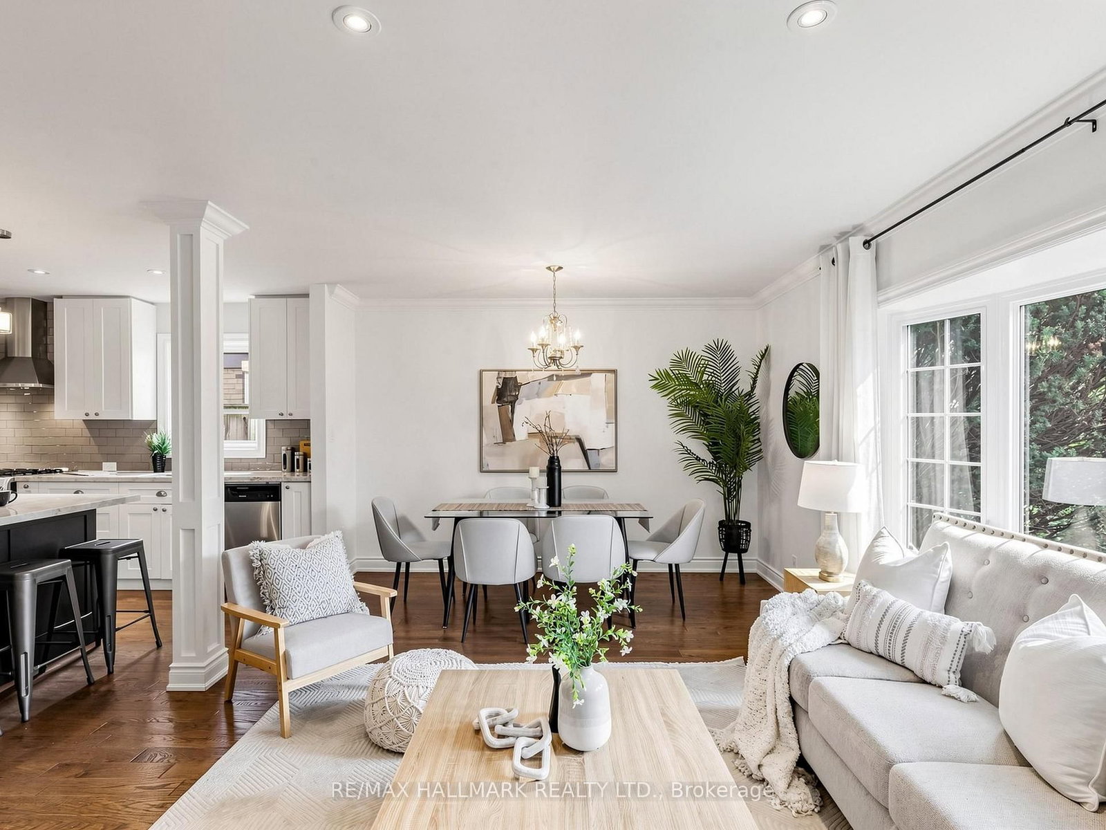 7 Panmure Crescent • Toronto, ON photo 8