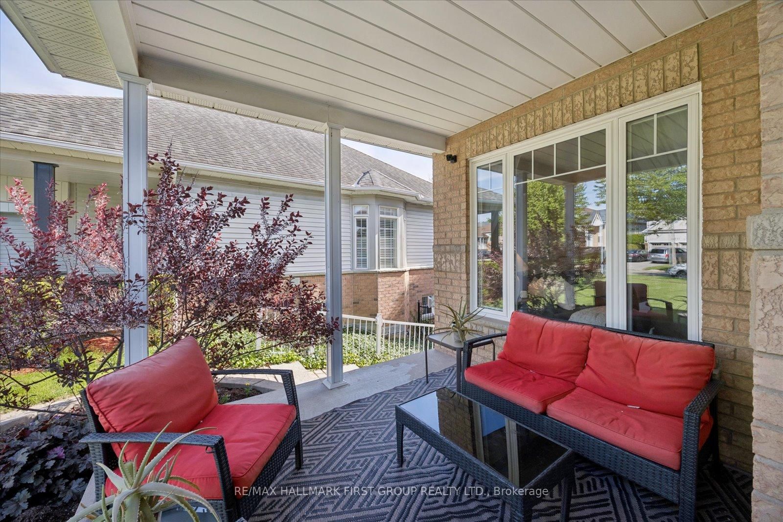 1028 Highbrooke Court • Oshawa, ON photo 3