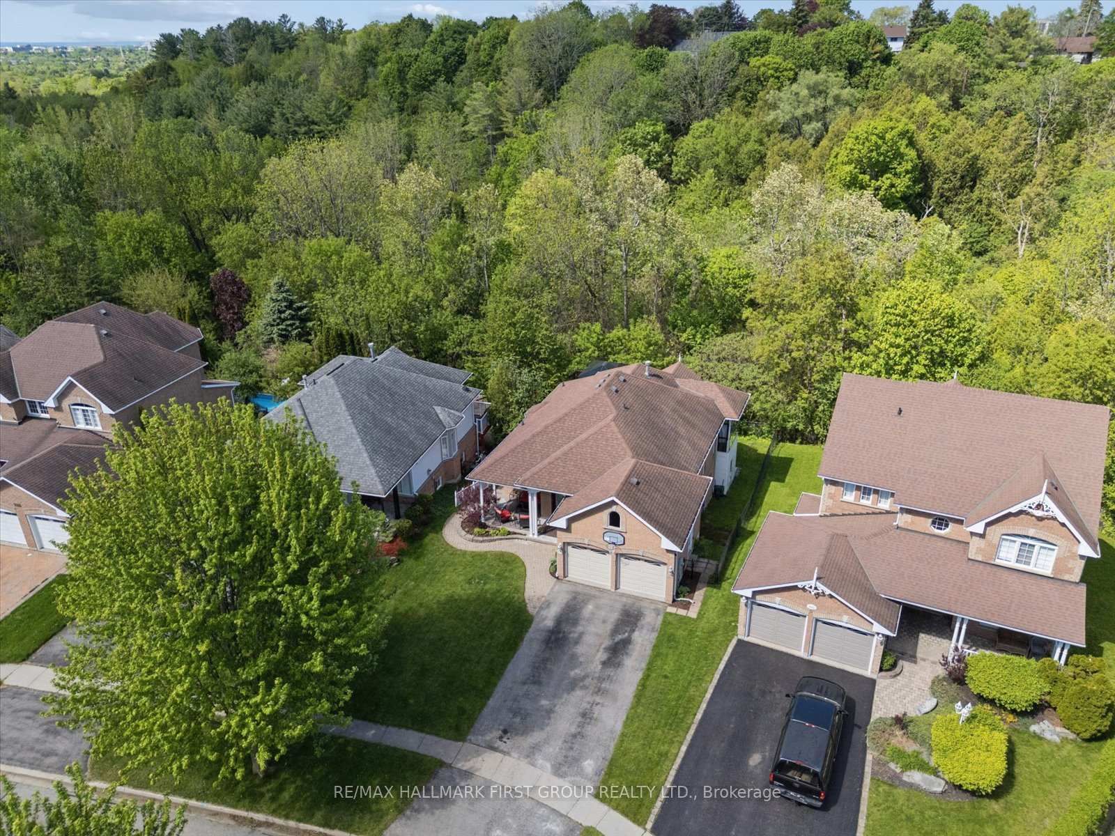 1028 Highbrooke Court • Oshawa, ON photo 37