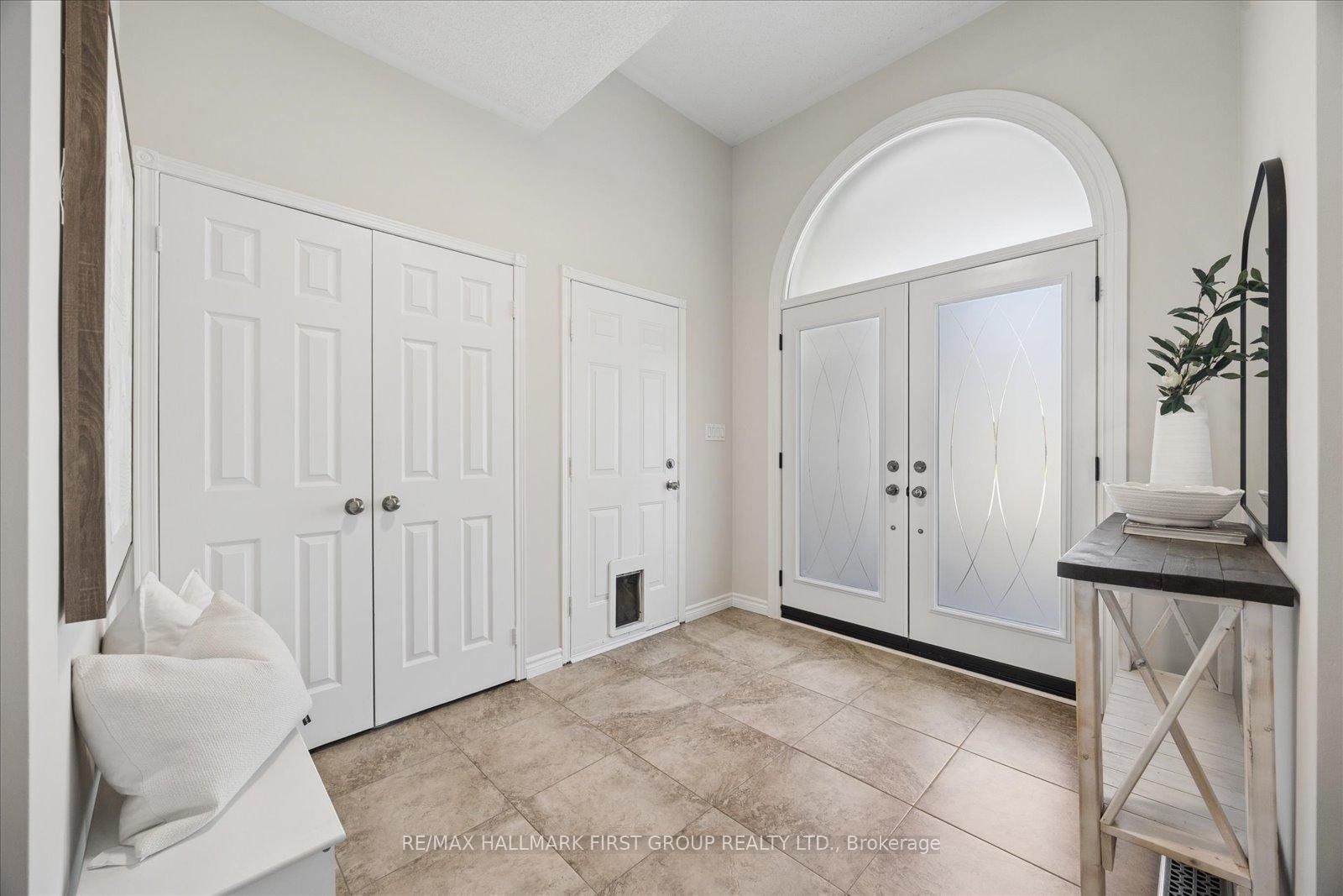 1028 Highbrooke Court • Oshawa, ON photo 4