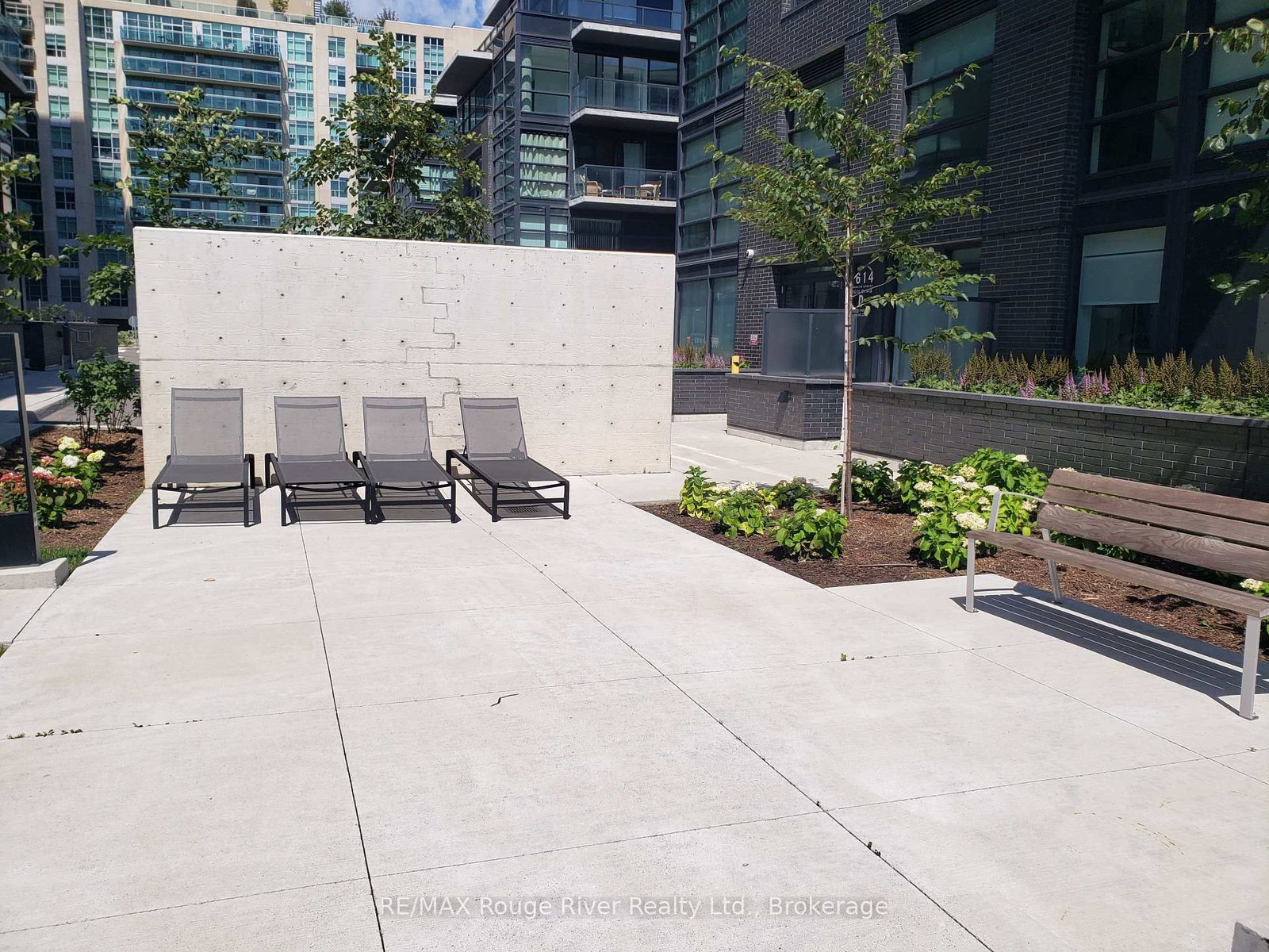 1614 Charles Street • #439 • Whitby, ON photo 17