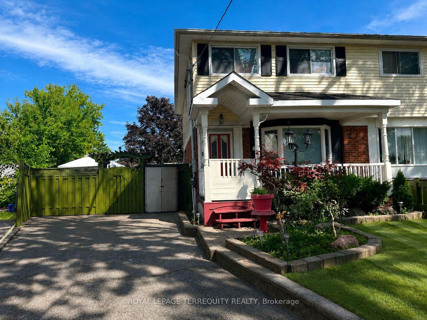 235 Barkley Crescent • Oshawa, ON photo 1