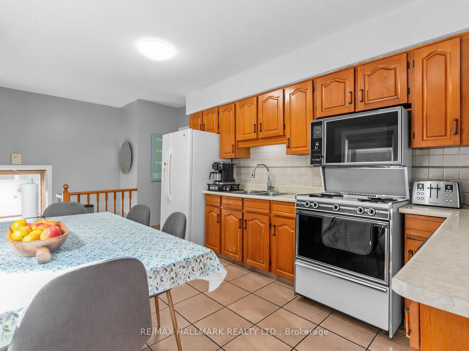 297 Strathmore Boulevard • Toronto, ON photo 15