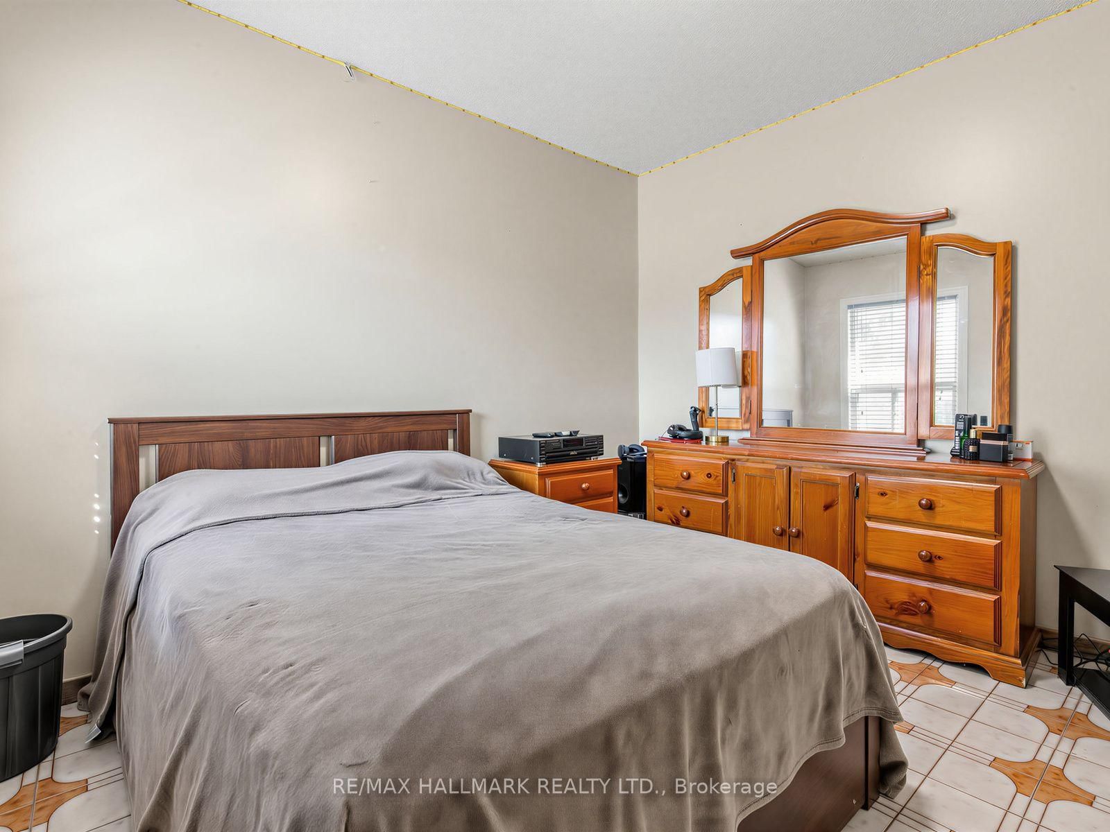 297 Strathmore Boulevard • Toronto, ON photo 18