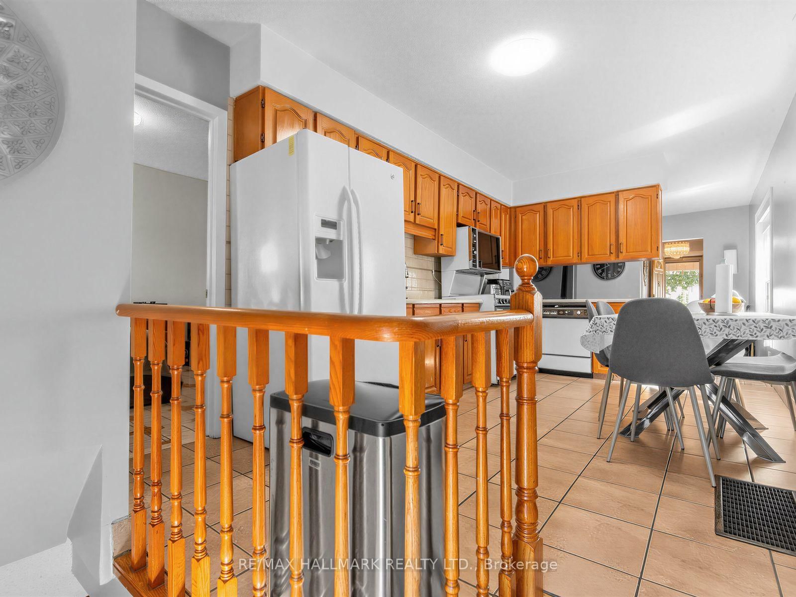 297 Strathmore Boulevard • Toronto, ON photo 22